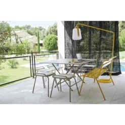 Table De Jardin 8 Personnes FERMOB Cargo 128 X 128 Cm - Muscade -Lafumaei Boutique 024114 table jardin fermob cargo 128 128 cm muscade ambiance 2