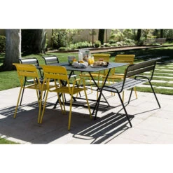 Table De Jardin 8 Personnes FERMOB Cargo 128 X 128 Cm - Carbone -Lafumaei Boutique 024147 table jardin fermob cargo 128 cm carbone ambiance 5