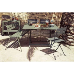 Table De Jardin 8 Personnes FERMOB Cargo 128 X 128 Cm - Cactus -Lafumaei Boutique 024182 table de jardin fermob cargo 128 x 128 cm cactus ambiance 2