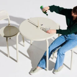 Table De Jardin 2 Personnes Fatboy Toní Bistreau - Desert -Lafumaei Boutique 103816 table jardin fatboy toni bistreau desert utilisation 1