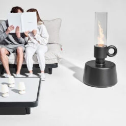 Lampe Fatboy Flamtastique - Anthracite -Lafumaei Boutique 104683 lampe huile fatboy flamtastique anthracite personne ambiance couple