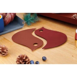 Dessous De Plat FERMOB Oiseaux - Rouge Ocre / Piment -Lafumaei Boutique 300208 dessous plat fermob oiseaux rouge ocre piment ambiance 5