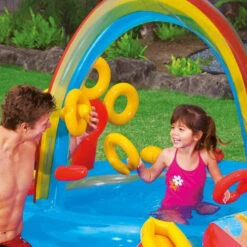 Aire De Jeux Gonflable Arc-en-Ciel Intex -Lafumaei Boutique aire de jeux arc en ciel ambiance anneauxjpg min