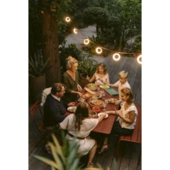 Guirlande Lumineuse FERMOB Hoop - Cerise Noire -Lafumaei Boutique guirlande hoop cerise noire ambiance 1