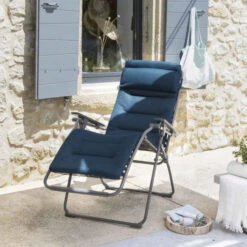 Fauteuil Relax Pliant LAFUMA Futura BeComfort - Bleu Encre -Lafumaei Boutique lfm3130 fauteuil relax pliant lafuma futura becomfort ambiance 4 min 1