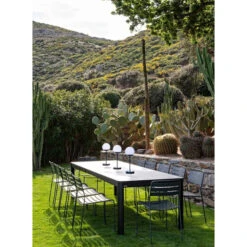 Lampe FERMOB Mooon! - Bleu Acapulco -Lafumaei Boutique mooon lampe bleu acapulco ambiance 2 min